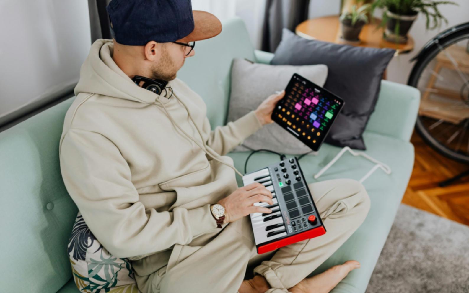 Sound design learning environment with professional equipment